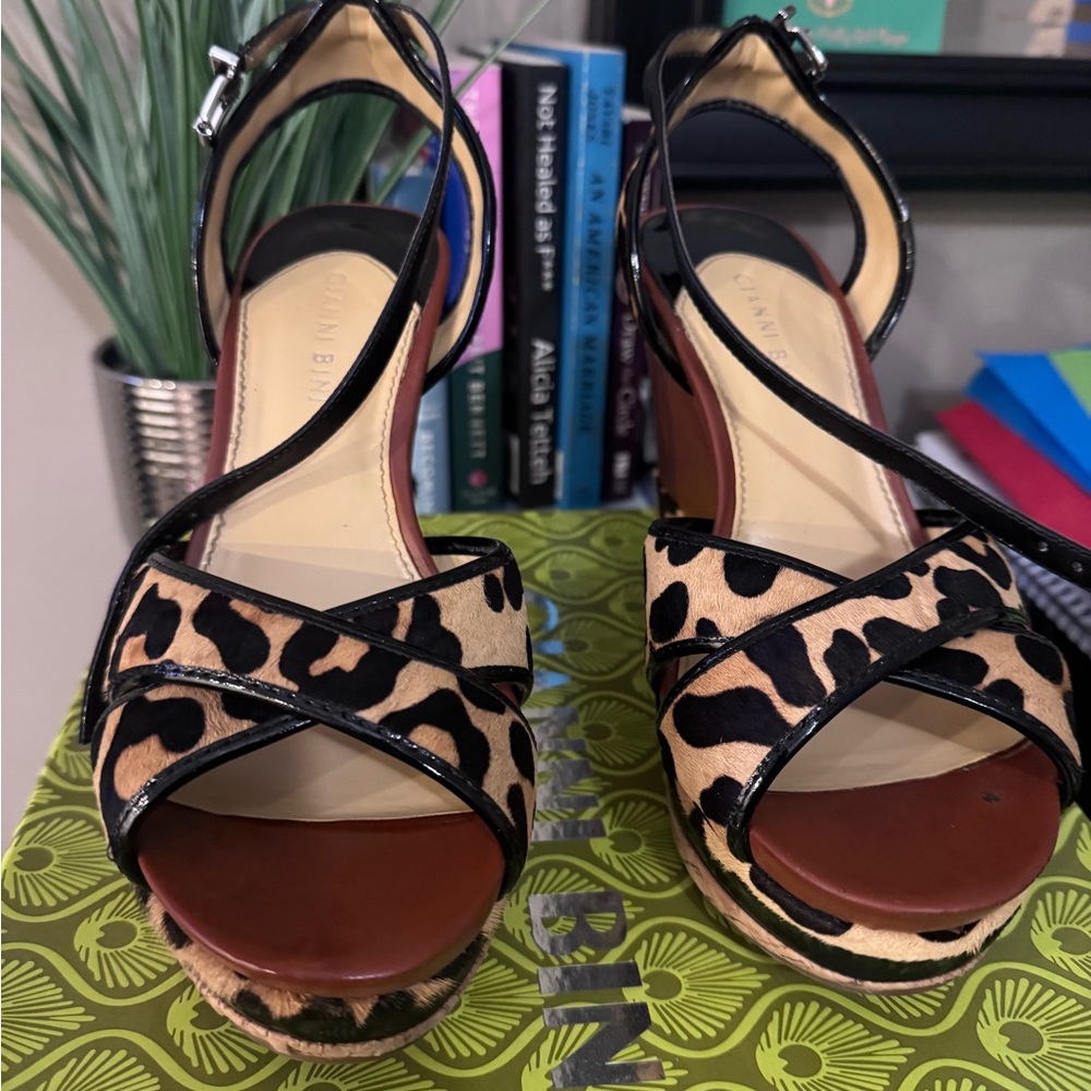 Gianni Bini Black and Tan Platform Shoes